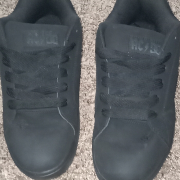 AC/DC branded DC shoes - Picture 2 of 4